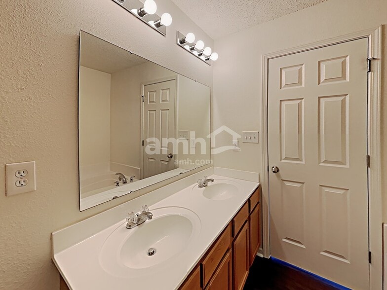 Building Photo - 19446 Prairie Crossing Dr