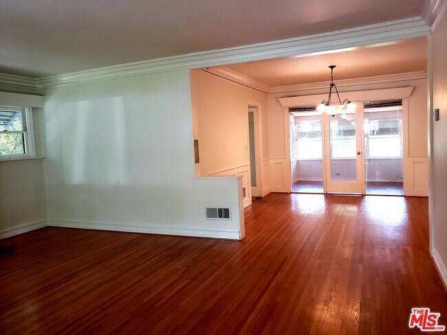 Building Photo - 1710 Oakwood St