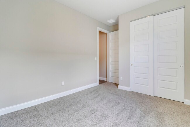 Building Photo - 8901 Dahlia Cir