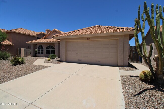 Building Photo - 4052 E Palo Brea Ln