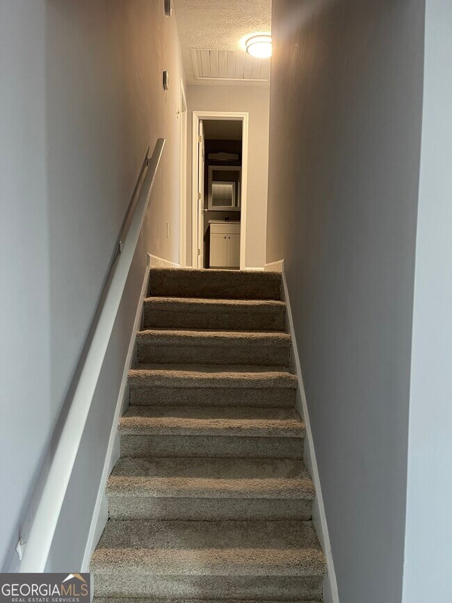 Building Photo - 235 Deerfield Dr