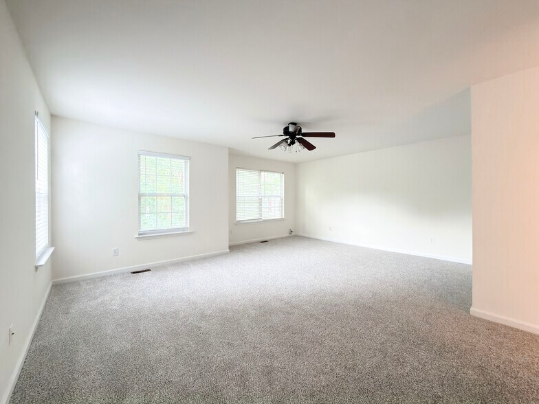 Building Photo - 3021 Barrymore St