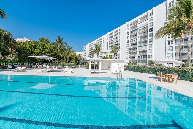 Building Photo - 613 Ocean Dr