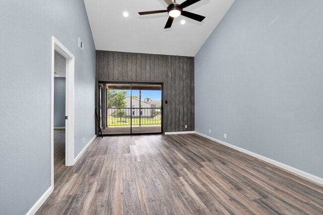 Building Photo - 205G Lakeview Terrace