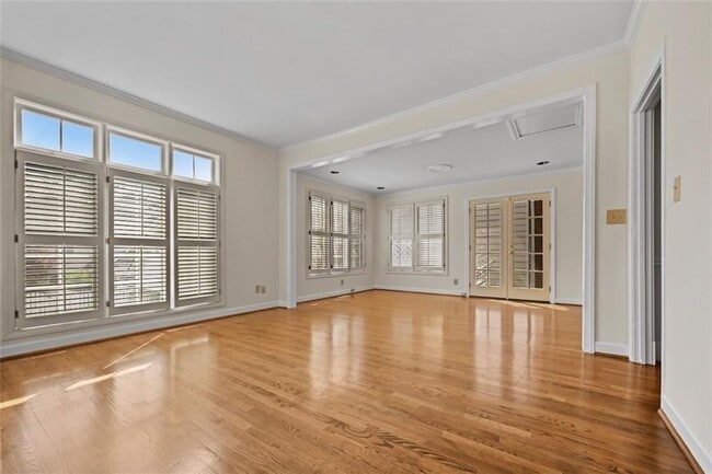 Building Photo - 11 Paces W Dr NW