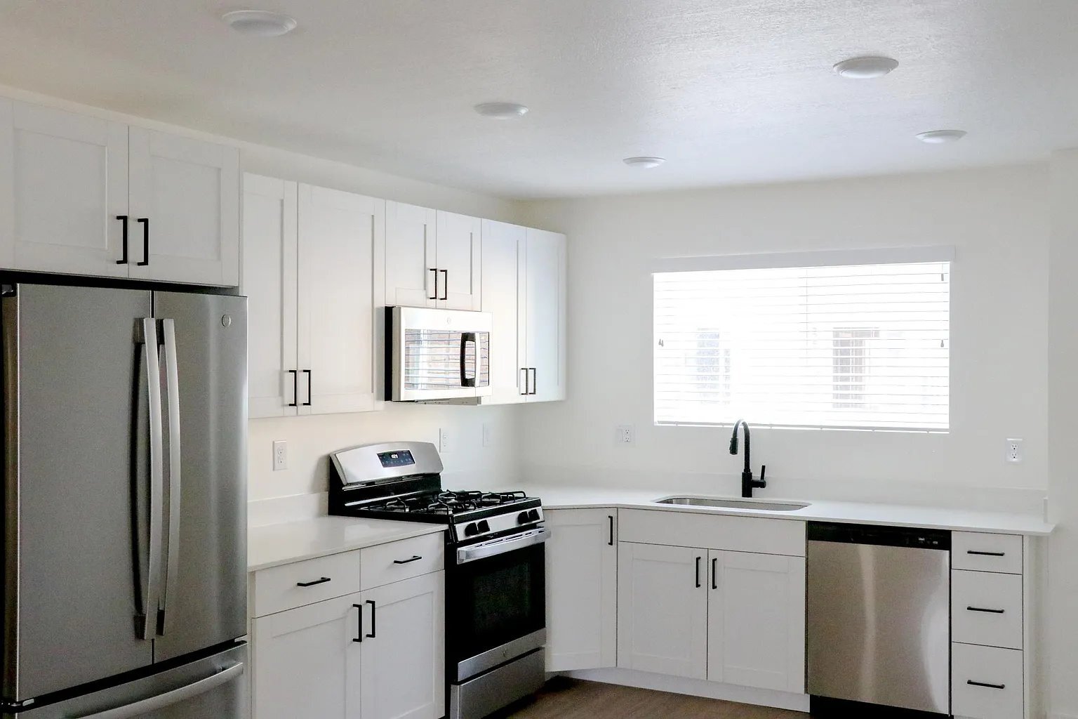 Building Photo - 84 E 200 S