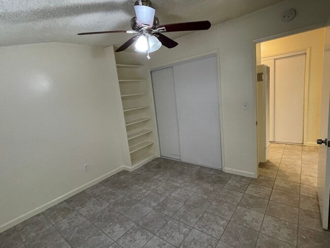 Building Photo - Apple Valley Home 4 Bedrooms, 2 Bathrooms,...