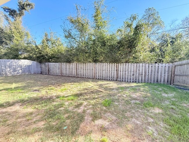 Building Photo - Spacious 3-Bedroom Home - Community Pool