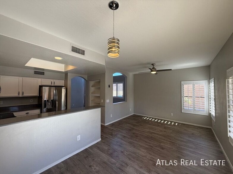 Building Photo - 2040 N 106th Ave