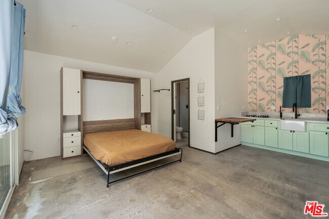 Building Photo - 22417 Dolorosa St