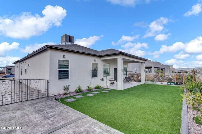 Building Photo - 12365 Desert Wolf Ave