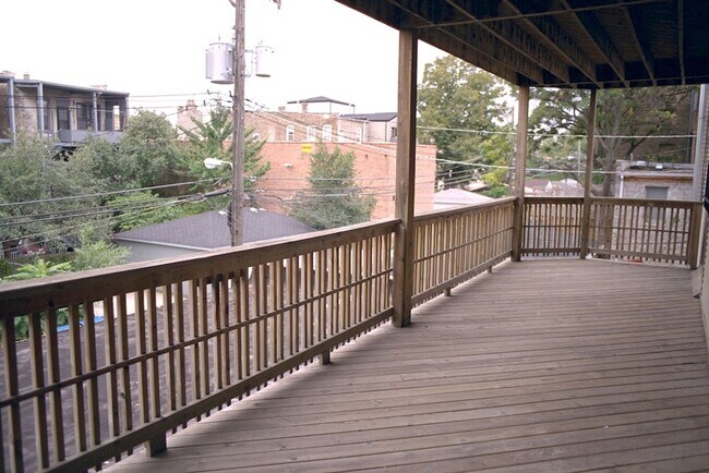 Building Photo - Lakeview Gem: 2 Bed, 1 Bath W/ In-Unit Laundry, D/W, Cent Air, Fireplace, Deck, Parking!