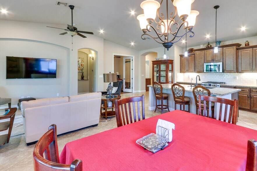 Building Photo - 2514 N Snead Dr