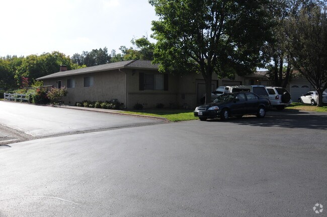 Building Photo - 681-685 Vasona Ct