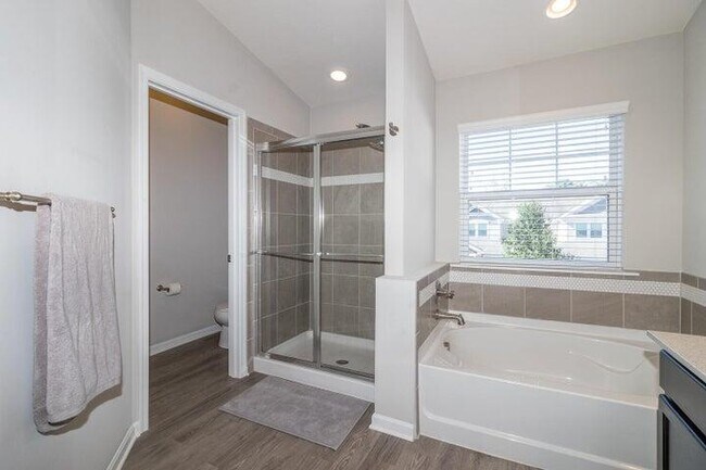 Building Photo - 3004 Lodge View Ct