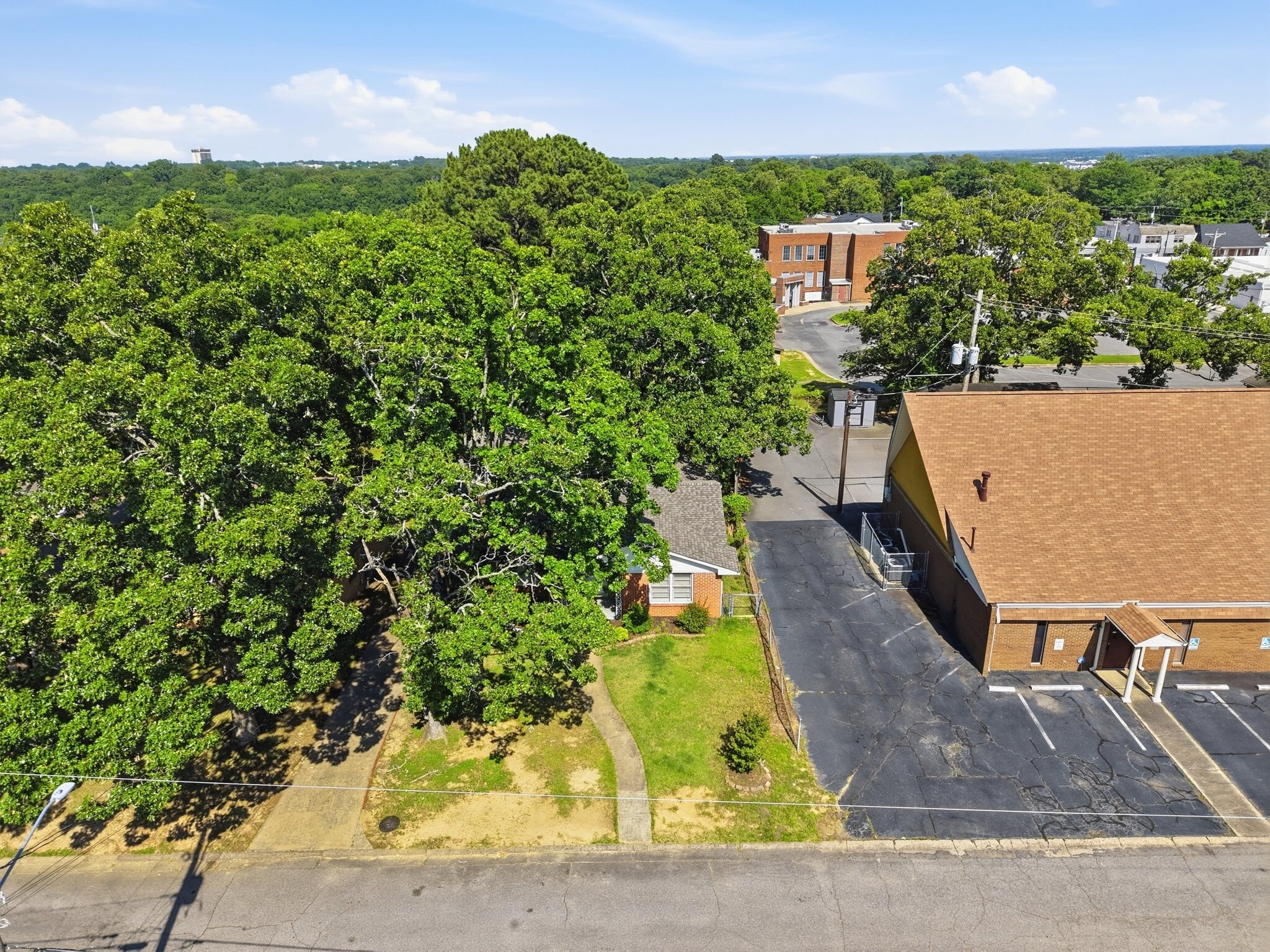 Building Photo - 3902 N Cypress St