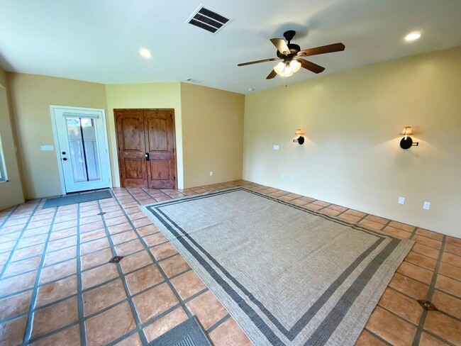 Building Photo - Large Private Yard with View- 1BD/BA ADU