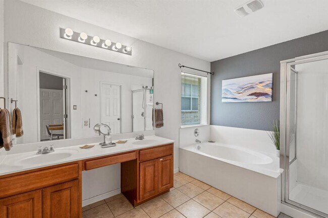 Building Photo - 1900 Melissa Oaks Ln