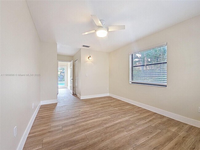 Building Photo - 15820 Sedgewyck Cir N