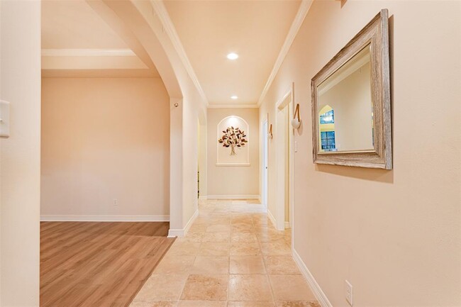Building Photo - 3115 Evergreen Oak Dr