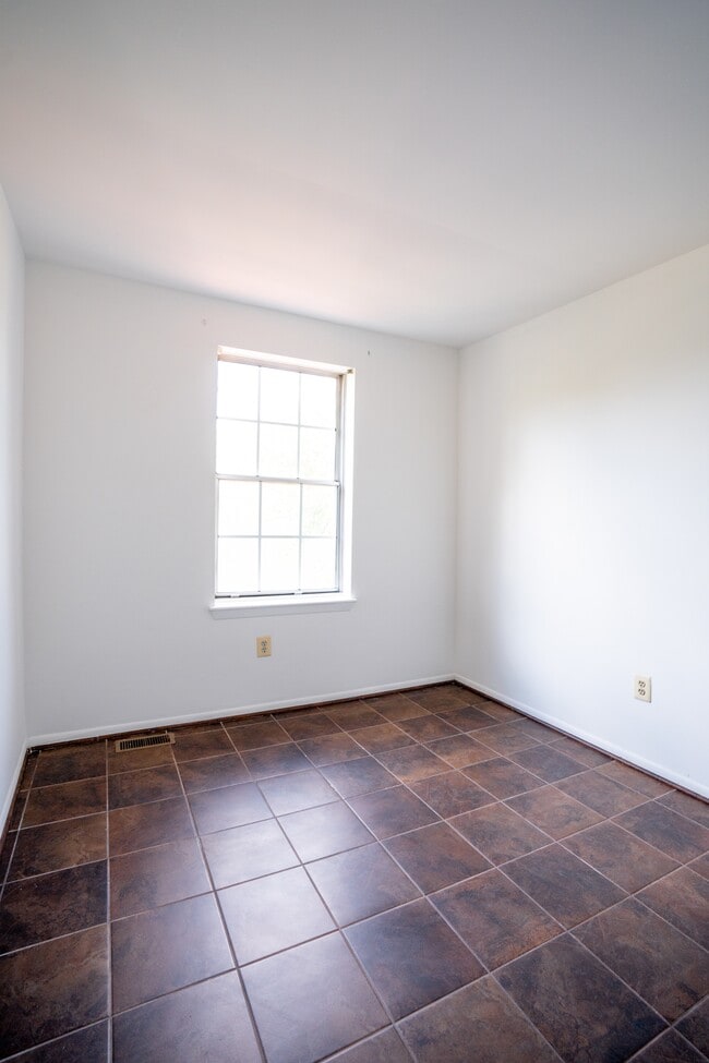 Building Photo - 8202 Ashford Blvd