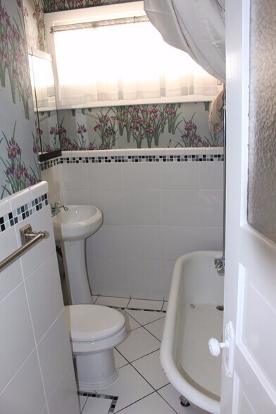 Building Photo - 932 S 900 E