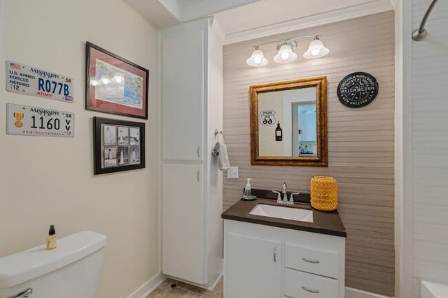 Building Photo - 509 Dabbs St