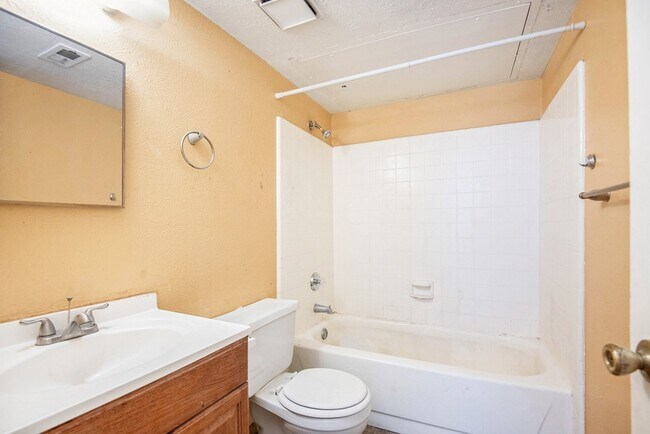 Building Photo - 6600 Brookhaven Ct