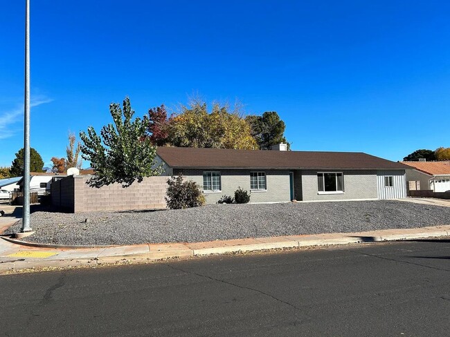 Building Photo - Gorgeous Santa Clara Home with Stunning Ki...