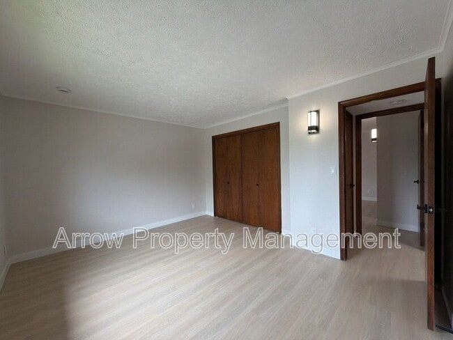 Building Photo - 3341 Holdrege St