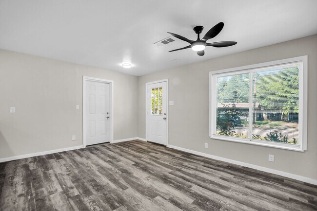 Building Photo - 125 Vandenburg Dr