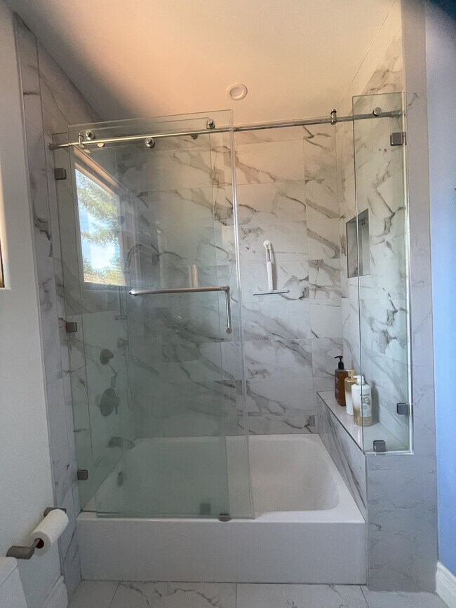 Building Photo - 1215 Altamead Dr