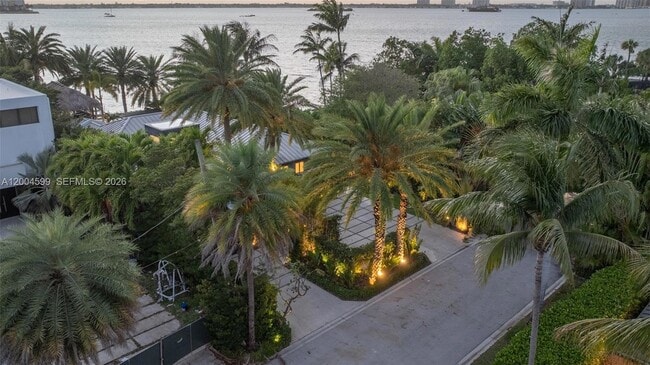 Building Photo - 2440 N Shore Terrace