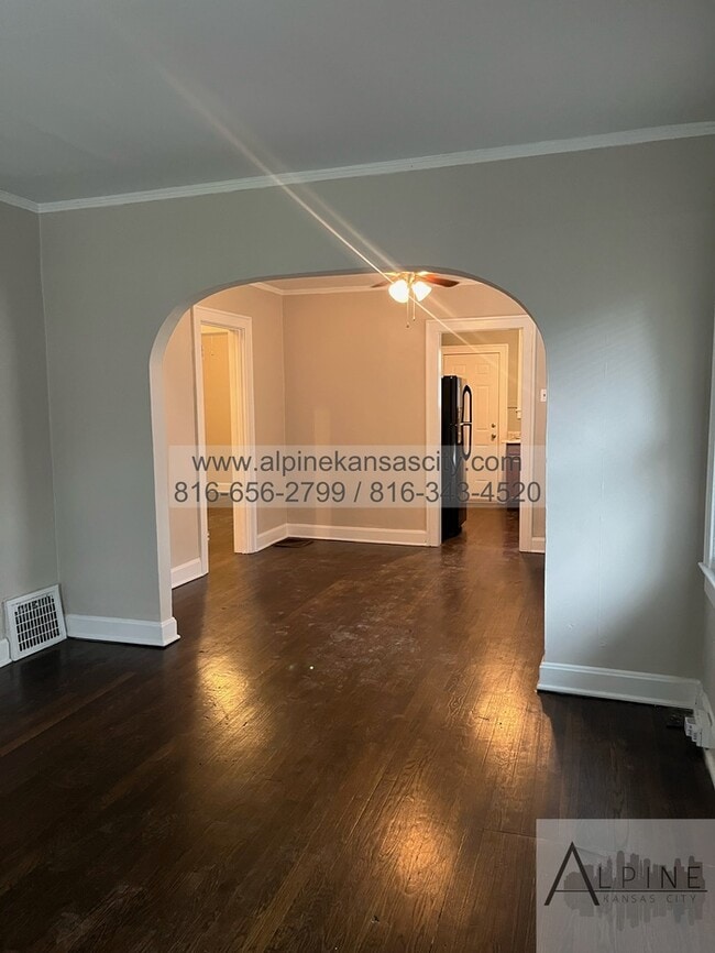 Building Photo - Updated Bungalow, Vouchers OK