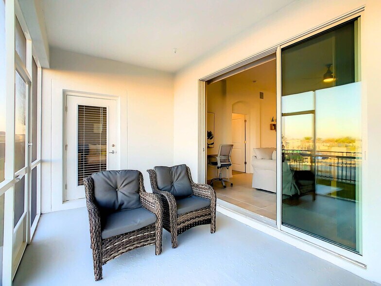 Building Photo - 1083 Splash Shot Pl