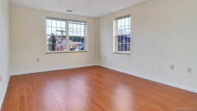 Building Photo - 400 Carney St