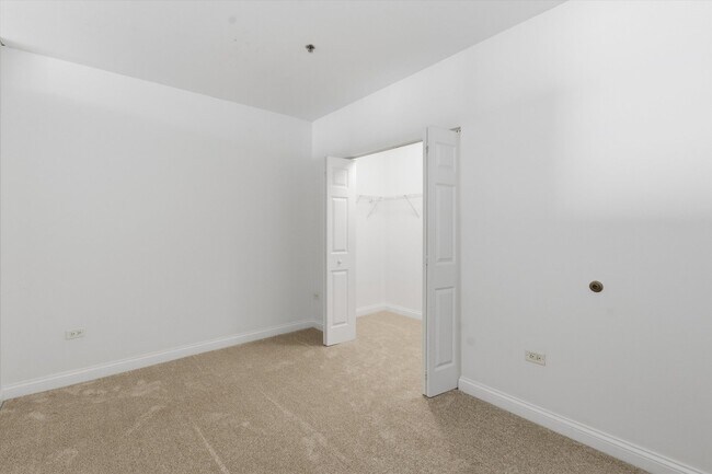 Building Photo - 8 W Monroe St