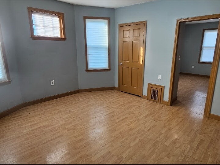 Living Room / Office / Dining Room (Huge) - 8 Navillus Ter