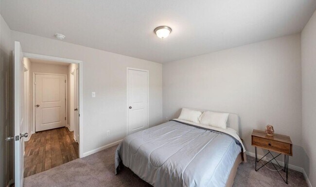 Building Photo - 2224 Cedar Vly Dr