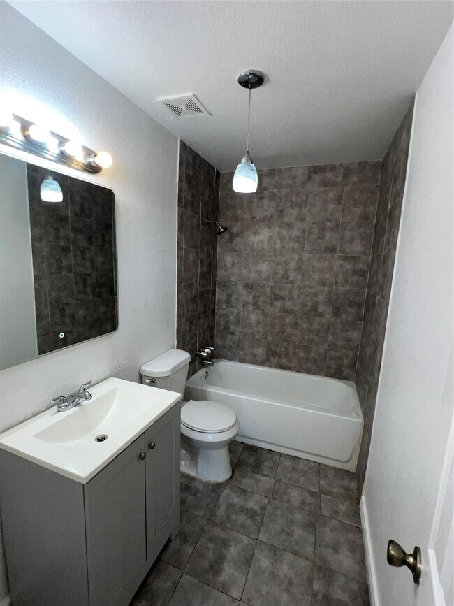 Building Photo - 3613 Sparrow St