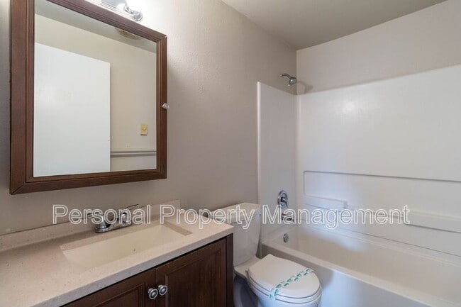 Building Photo - 506 E 34th St