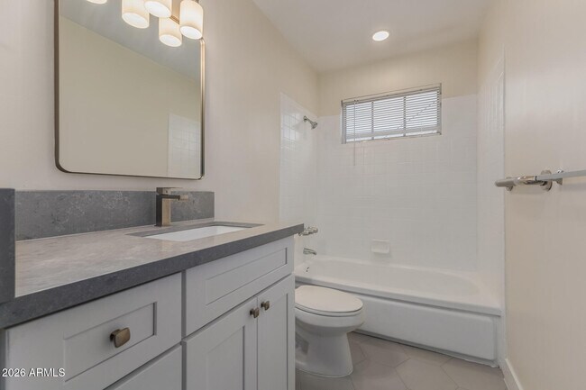 Building Photo - 2013 W San Juan Ave