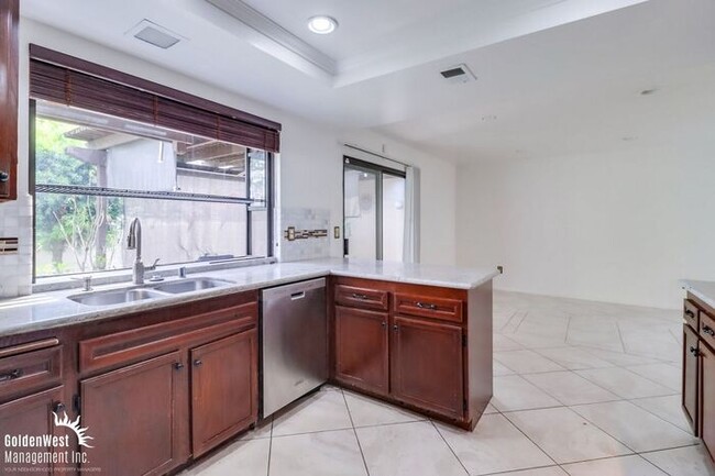 Building Photo - Captivating 3Bdm 2Ba Home in Rancho San Diego