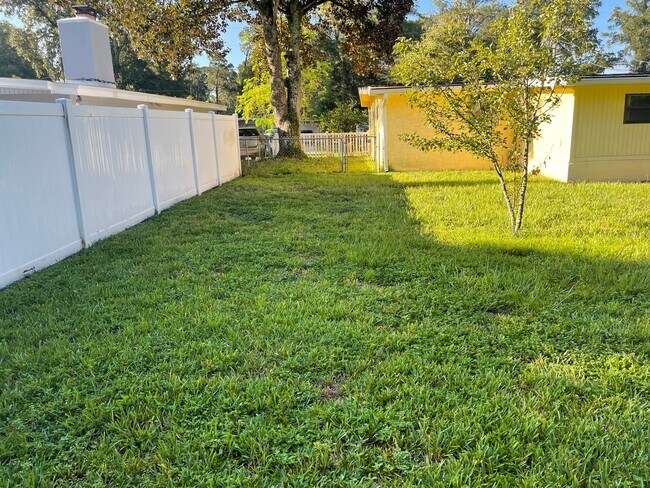 Building Photo - 3023 Lorman Dr