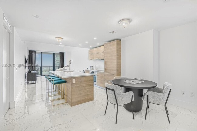 Building Photo - 650 NE 32nd St