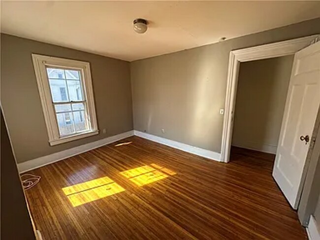 Building Photo - 525 Averill Ave