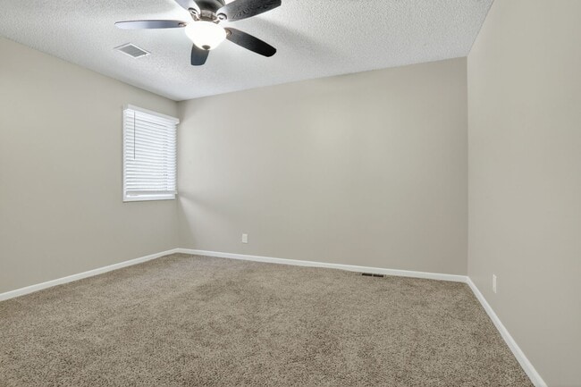 Building Photo - Renovated 3BR/2.5BA Townhome in Blue Valley Schools with Full Basement & 2-Car Garage