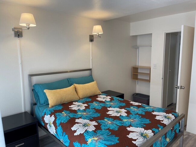 Building Photo - Regency Ala Wai Condo - FURNISHED 1 bedroom unit, Utilities Included - no parking - Avail now!