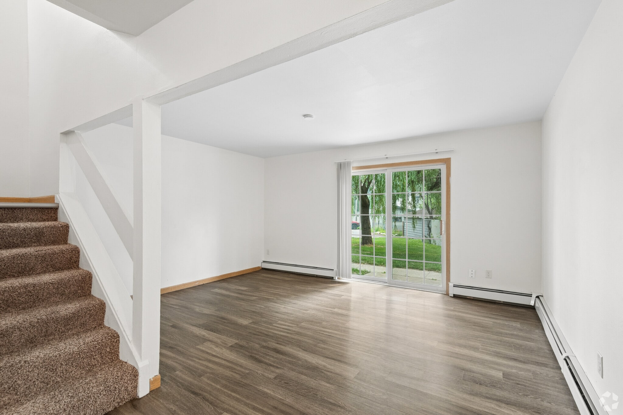 3BR, 1.5BA - 1,300SF - Living Room - Chateau Townhomes