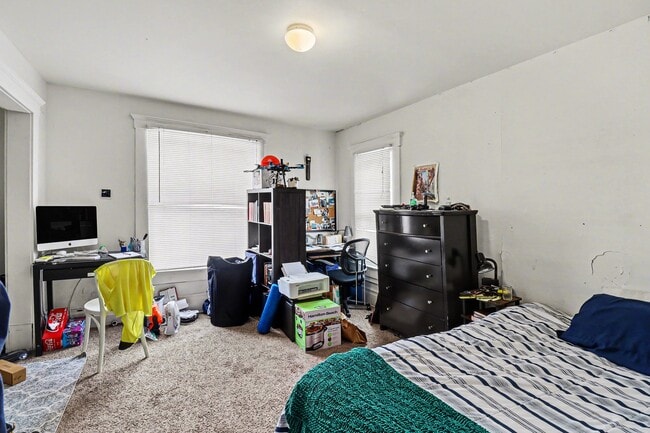 Building Photo - 606 Catherine St